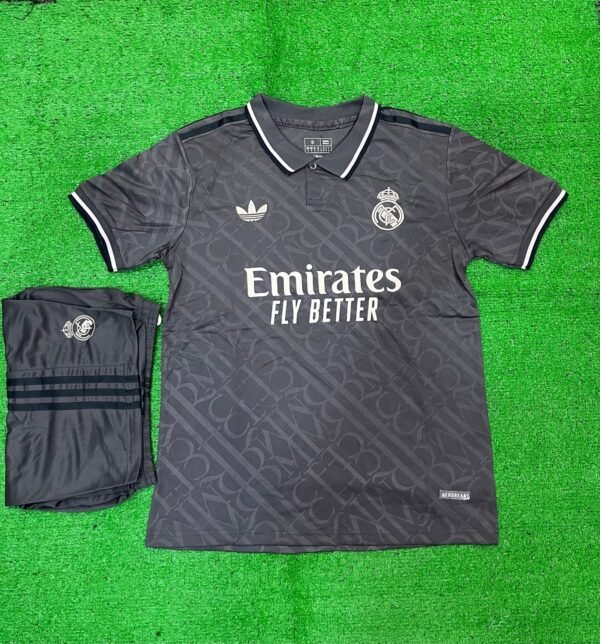 REAL MADRID THIRD 24/25 KIT
(JERSEY AND SHORTS)