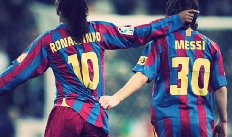 7. Ronaldinho – Barcelona 2005/06 Home Jersey